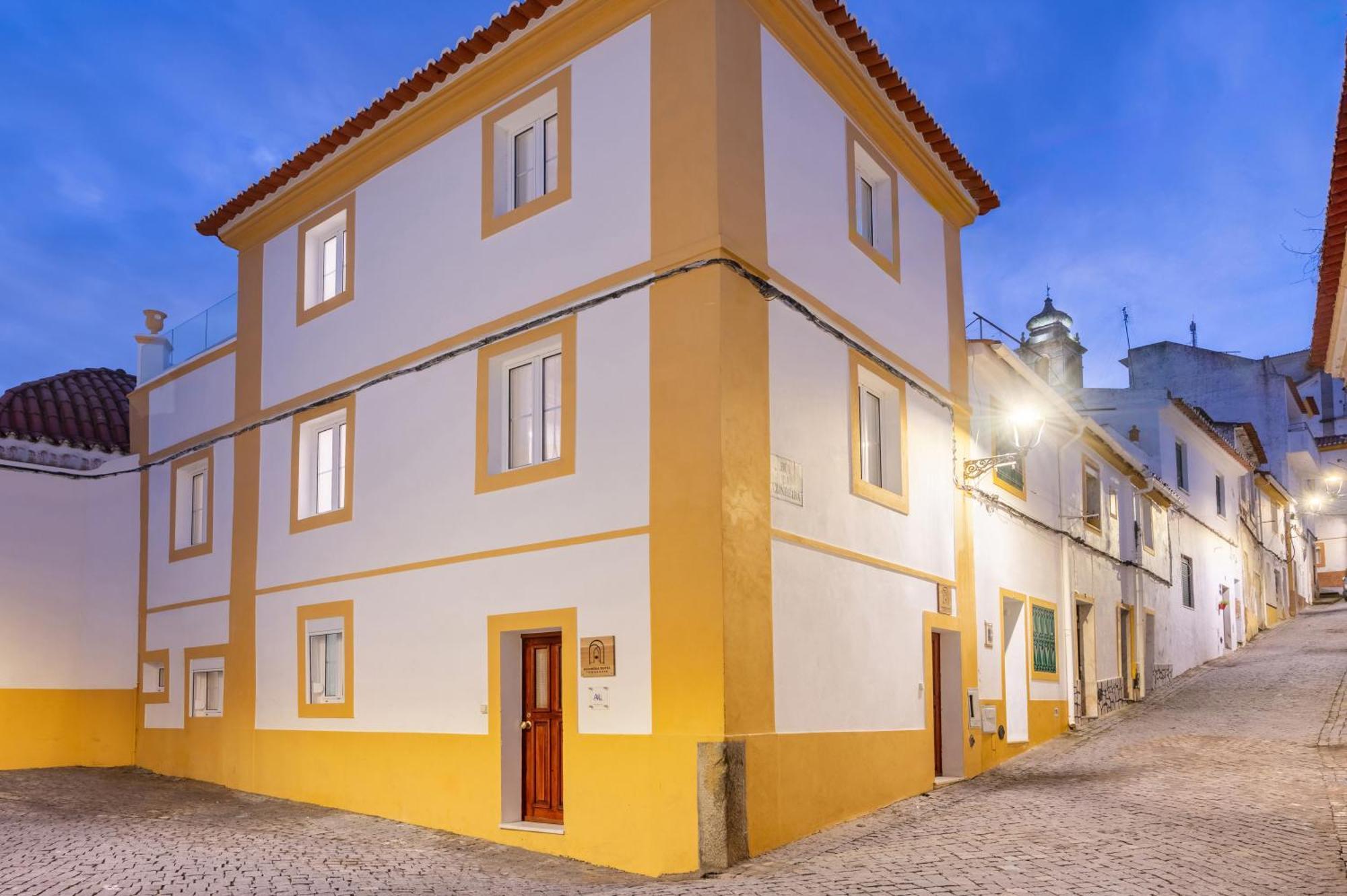 Azinheira Suites Townhouse - Alojamento Turistico (Adults Only) Елвас Екстериор снимка
